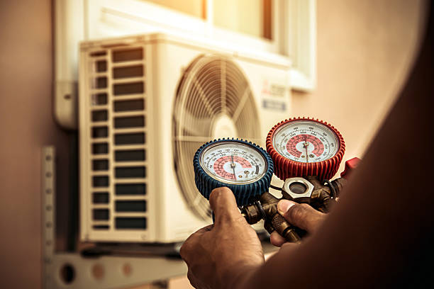 Professional Hvac technician working in Stoutsville, OH
